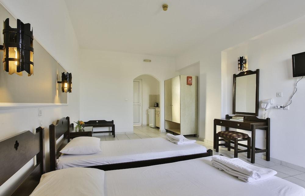 פליראקי Hillside Studios & Apartments מראה חיצוני תמונה