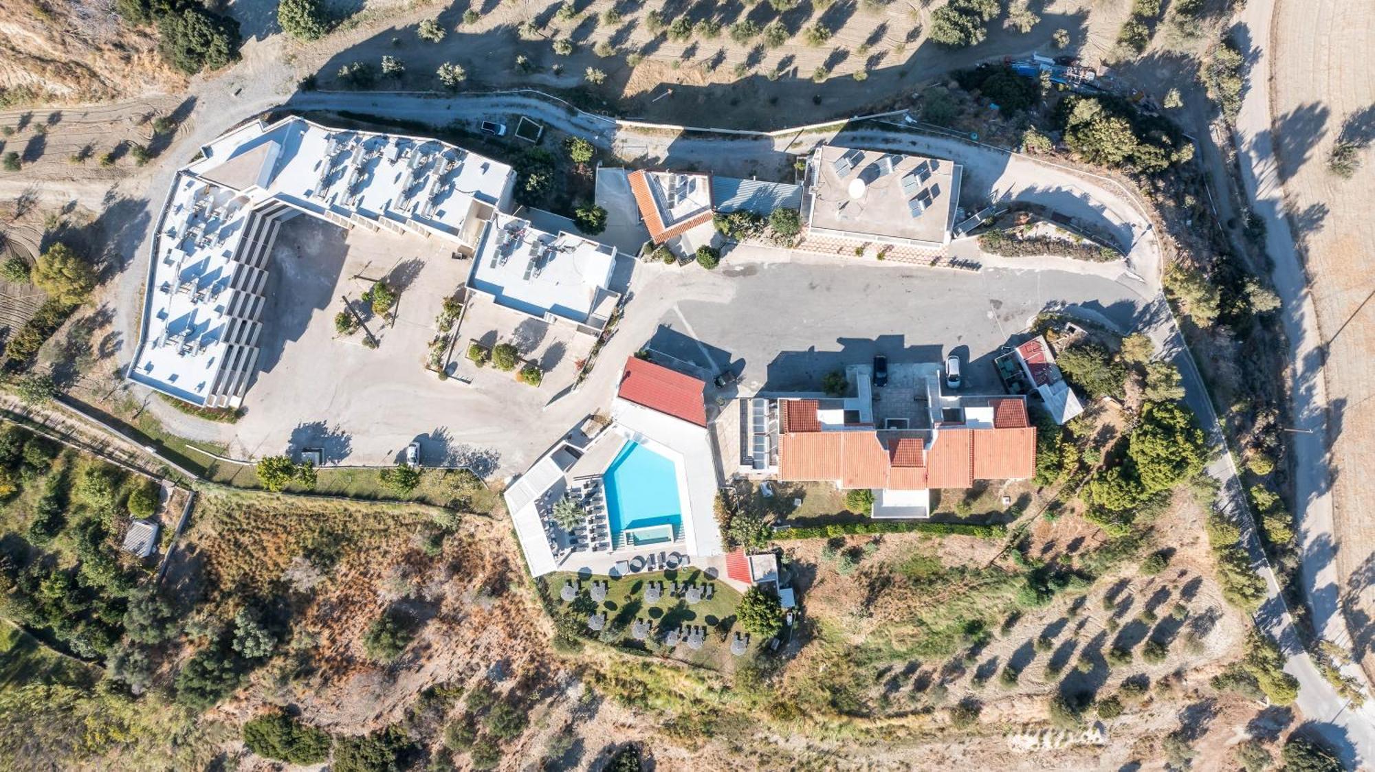 פליראקי Hillside Studios & Apartments מראה חיצוני תמונה